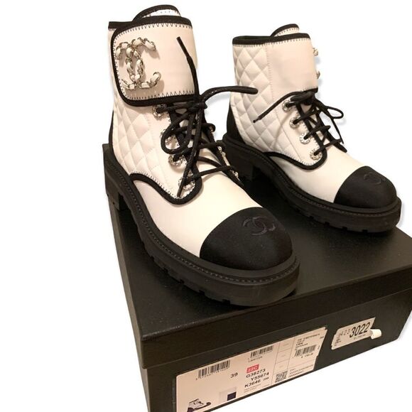 ❤️SOLD❤️CHANEL Black & White 2022 C Combat Boots |IT39| - Picture 7 of 16